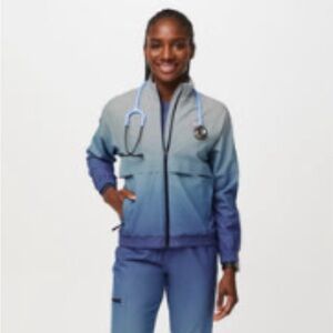 FIGS women's Sydney FREEx™ - Scrub Jacket - XL / Ombre Ocean Mist
